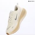 Scarpe da corsa uomo Nike Vomero Plus sail/coconut milk/metallic silver 16