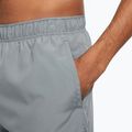 Pantaloncini da uomo Nike Dri-Fit Challenger 7" Slip-Lined grigio fumo/grigio fumo/nero 5
