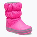 Crocs Winter Puff Bambini stivali da neve rosa elettrico/grigio chiaro 8