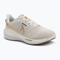Scarpe running donna Nike Vomero 17 phantom/light bone/sail/metallic gold