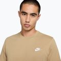 T-shirt uomo Nike Sportswear Club parachute beige 4