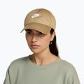 Cappellino con visiera Nike Club Unstructured Futura Wash parachute beige/white