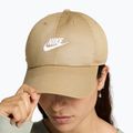 Cappellino con visiera Nike Club Unstructured Futura Wash parachute beige/white 4