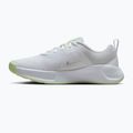 Scarpe da ginnastica da donna Nike MC Trainer 3 bianco/argento metallico/volt chiaro 2
