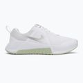 Scarpe da ginnastica da donna Nike MC Trainer 3 bianco/argento metallico/volt chiaro 2