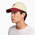 Cappellino con visiera Nike Club Unstructured Futura Wash light khaki/team crimson/team crimson 3
