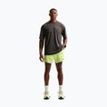 Pantaloncini da corsa da uomo Nike Stride Dri-Fit 2in1 7" volt ice 2