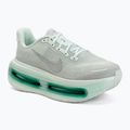 Scarpe da running da donna Nike Vomero Premium barely green/metallic silver