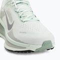 Scarpe da running da donna Nike Vomero 18 barely green/steam/metallic silver 7