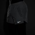 Pantaloncini da corsa da uomo Nike Stride grey fog 5