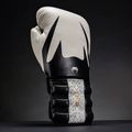 Guantoni da boxe Venum Reverso bianco/nero 9