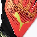 Guanti da portiere PUMA Ultra Grip 4 RC corallo acceso/luce frizzante 3