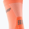 CEP Calze a compressione da donna Ultralight Mid Cut corallo/crema 4