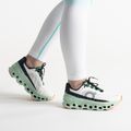 Scarpe da corsa On Running Cloudmonster undyed bianco/crema da donna 2