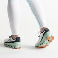 Scarpe da corsa On Running Cloudmonster undyed bianco/crema da donna 3