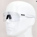 Occhiali da sole fotocromatici Oakley Sutro Lite bianco opaco/da chiaro a nero 6