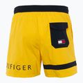 Pantaloncini da bagno Tommy Hilfiger Medium con coulisse da uomo, giallo marigold 2