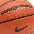 Nike Everyday Playground 8P Graphic sgonfio basket ambra / nero / nero / bianco dimensioni 8 3