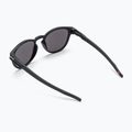 Occhiali da sole Oakley Latch nero opaco/nero Prizm 2