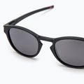 Occhiali da sole Oakley Latch nero opaco/nero Prizm 4