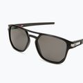 Occhiali da sole Oakley Latch Beta nero opaco/grigio prismatico 5