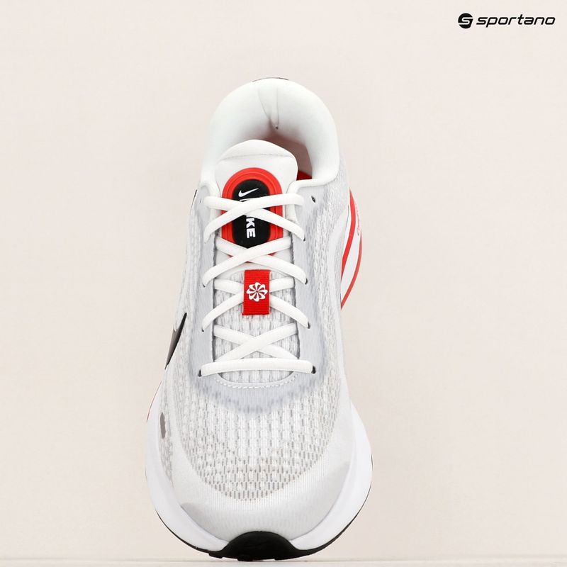 Scarpe da corsa da uomo Nike Journey Run bianco/rosso fuoco/grigio cemento/nero 9