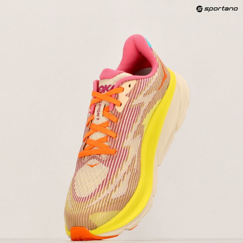 HOKA Clifton 9 scarpe da corsa fucsia/vaniglia per bambini 16