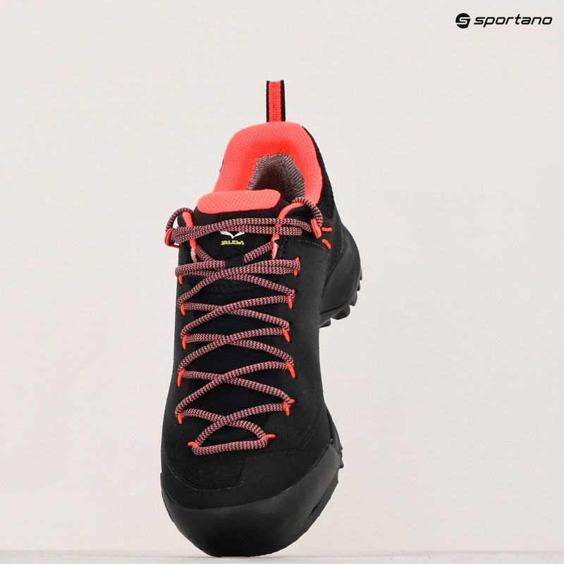 Salewa Wildfire Leather GTX scarpe da trekking da donna nero/fluo coral 16