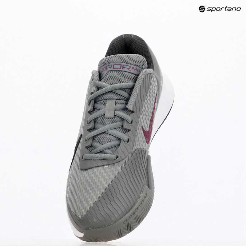 Scarpe da tennis da uomo Nike Air Zoom Vapor Pro 2 grigio fumo / grigio fumo scuro / nero / sangria 9