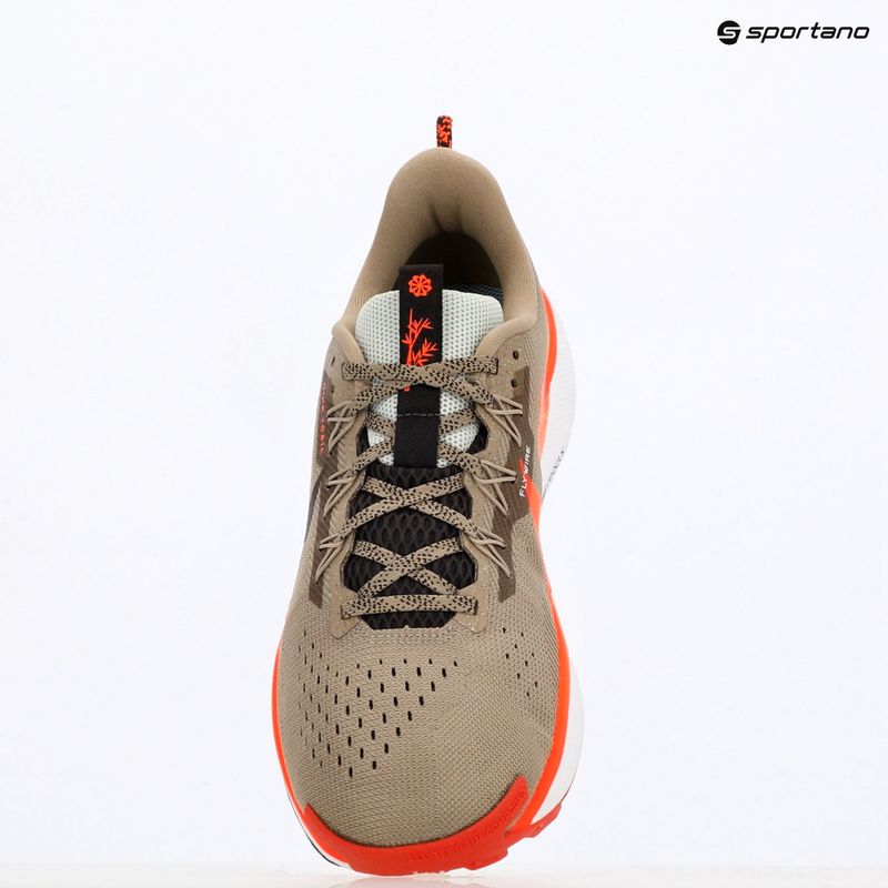 Nike Pegasus Trail 5 cachi / iper crimson / vintage uomini scarpe da corsa 9