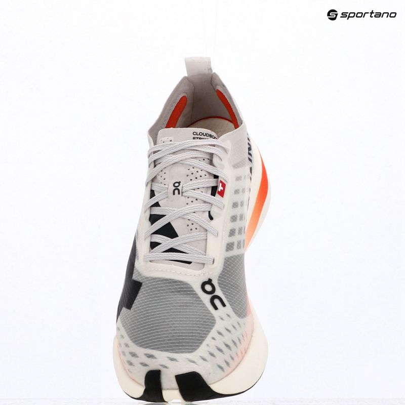 Scarpe da corsa On Cloudboom Strike bianco/nero da donna 9