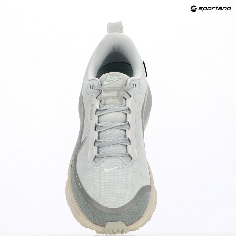 Buty do biegania męskie Nike Vomero 18 GORE-TEX pure platinum/metallic silver 13