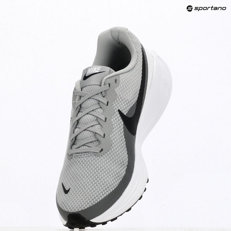 Scarpe running uomo Nike Revolution 8 light smoke grey/smoke grey/white/black 11