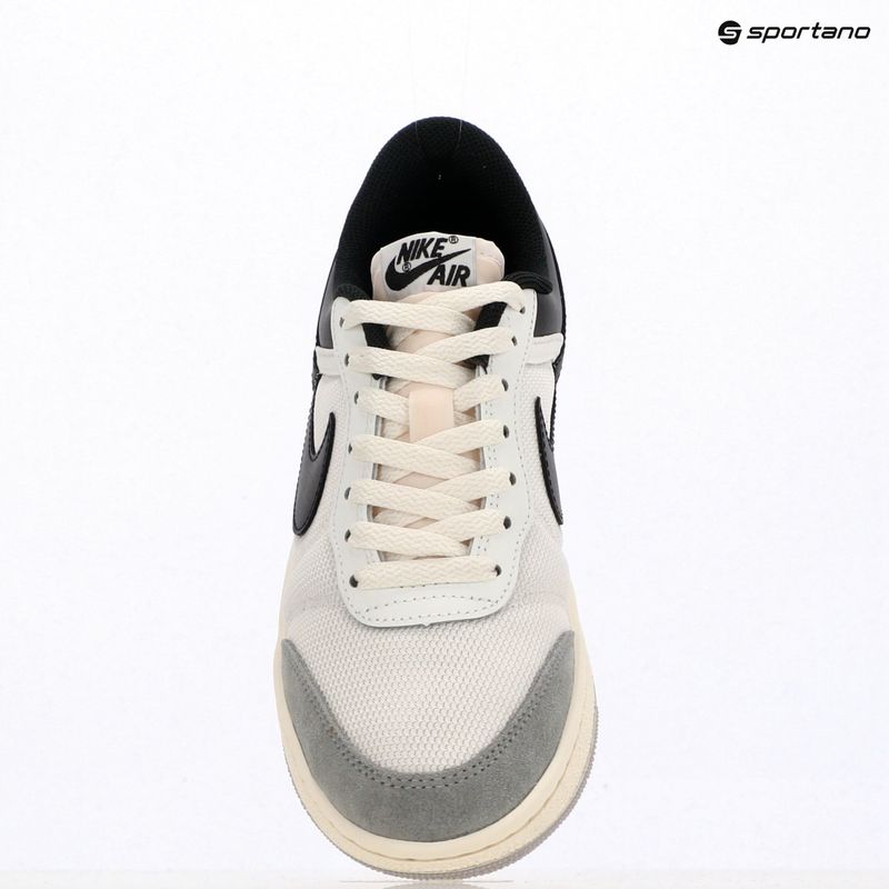 Buty damskie Nike Air Jordan Skyline Low summit white/light smoke grey/sail/black 9