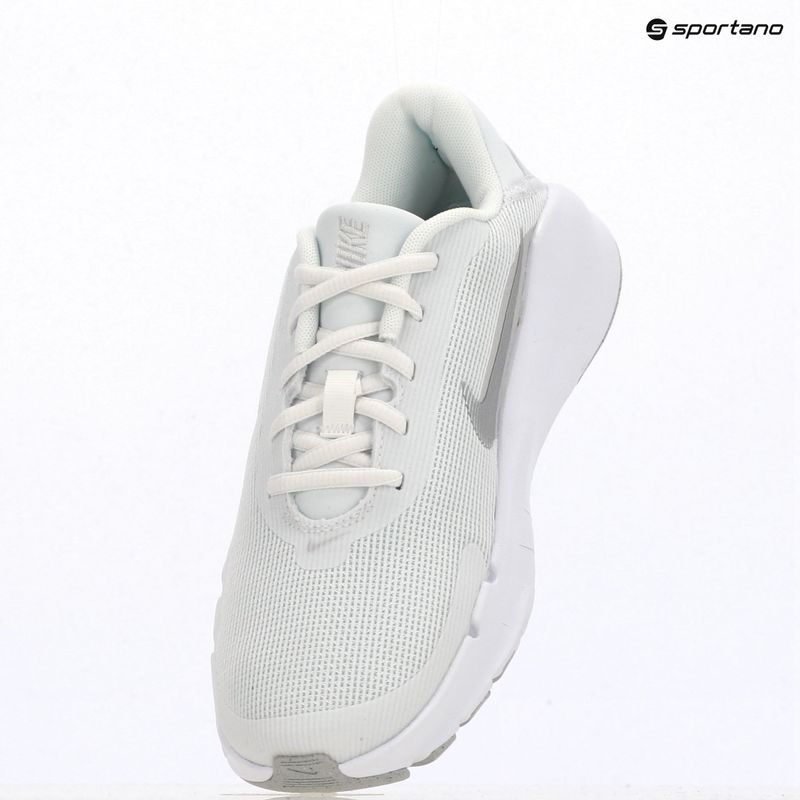 Scarpe da training da donna Nike Flex Train white/photon dust/metallic silver 11