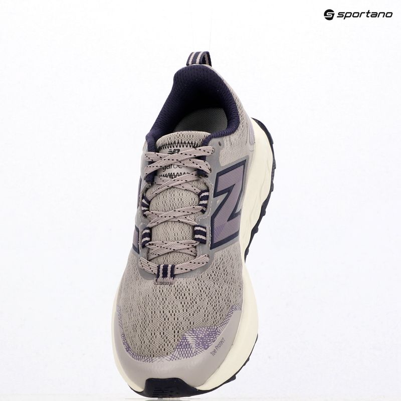 Scarpe da running da donna New Balance Fresh Foam Garoe V2 truffle salt/boysenberry/black 9