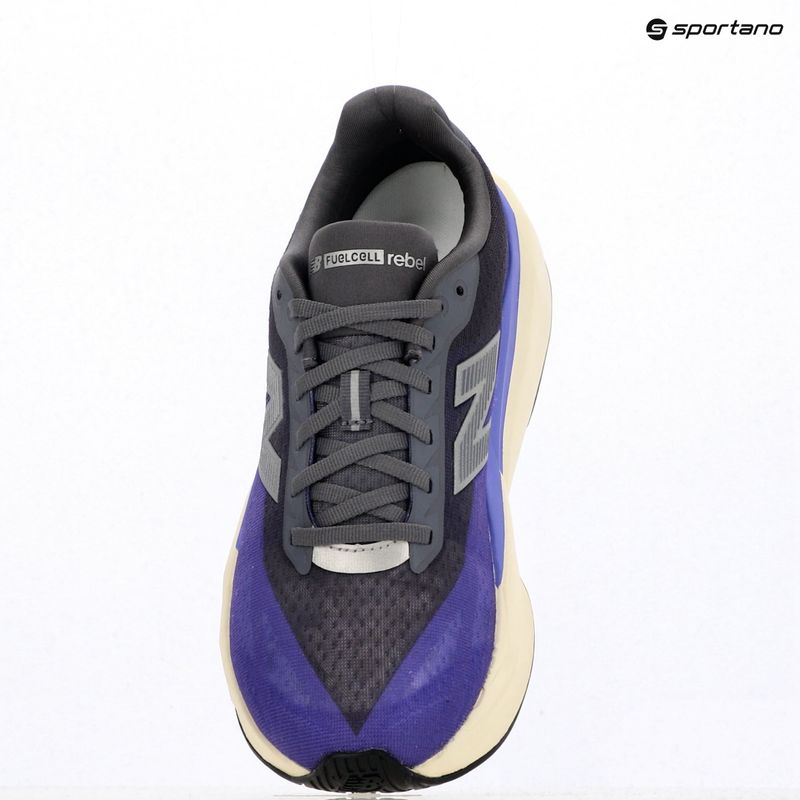 Scarpe da running da uomo  New Balance FuelCell Rebel V5 electric indigo/truffle salt/silver metallic 9