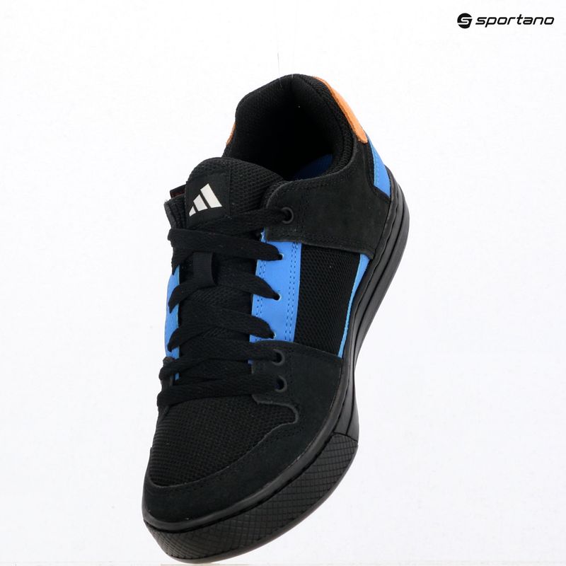 Scarpe da ciclismo da uomo con suola piatta adidas FIVE TEN Freerider core black/off white/ray blue 9