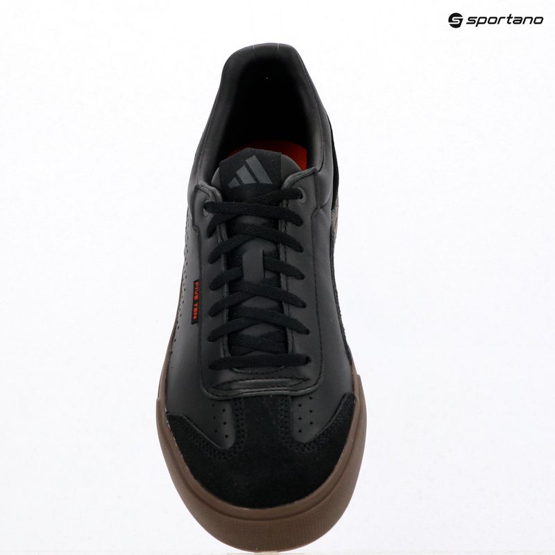 Scarpe da ciclismo da uomo con suola piatta adidas FIVE TEN Sleuth DLX 2 core black/carbon/gum5 9