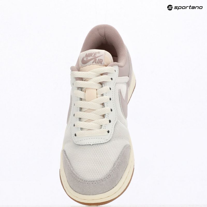 Buty damskie Nike Air Jordan Skyline Low summit white/neutral grey/particle rose 10