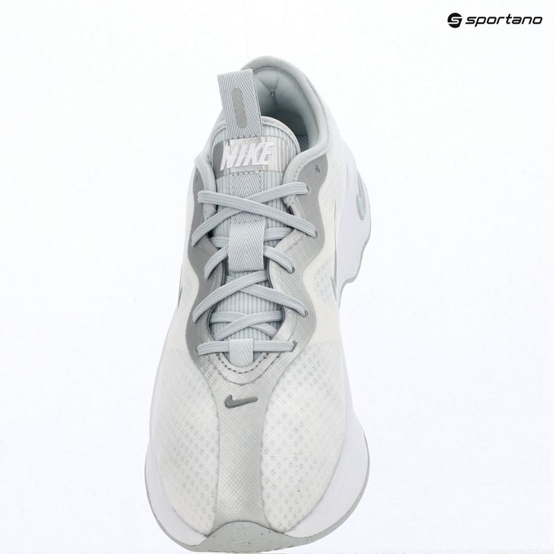 Scarpe da donna Nike Motiva 2 white/pure platinum/metallic silver 10