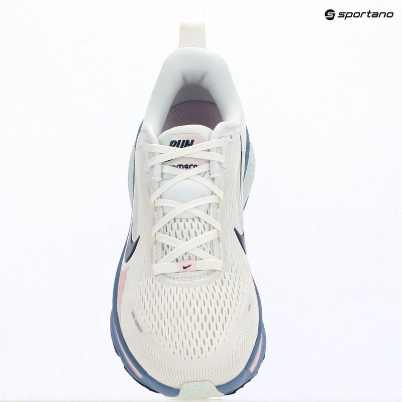 Scarpe da running da donna Nike Vomero 18 white/work blue/midnight navy 14