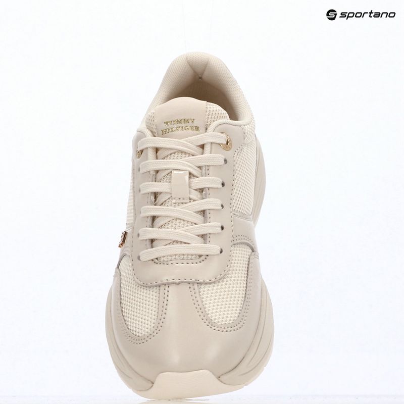 Scarpe da donna Tommy Hilfiger ModernRunner Shiny Leather soft cream 9