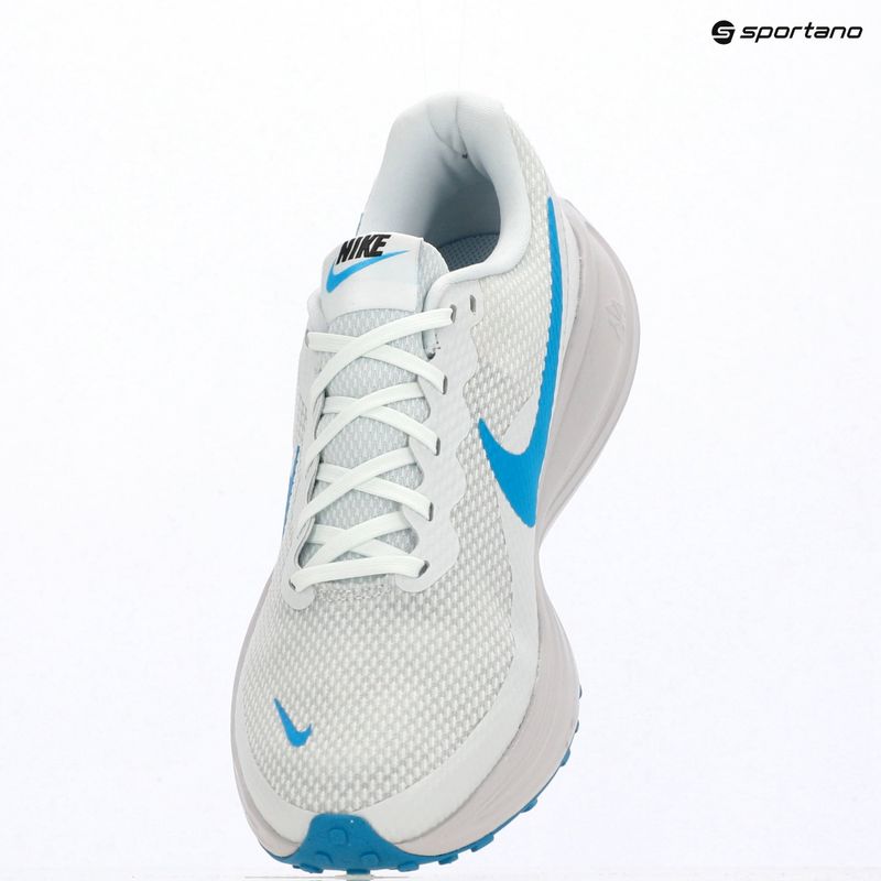 Scarpe da corsa uomo Nike Revolution 8 off white/vast grey/light current blue 17