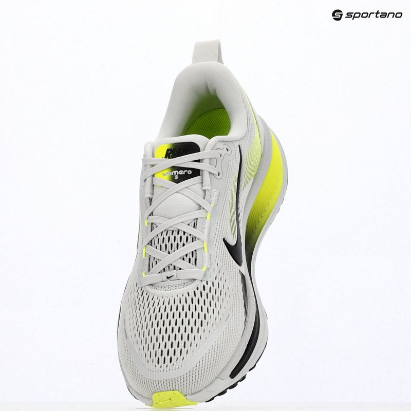 Scarpe da corsa uomo Nike Vomero 18 photon dust/volt/black 17