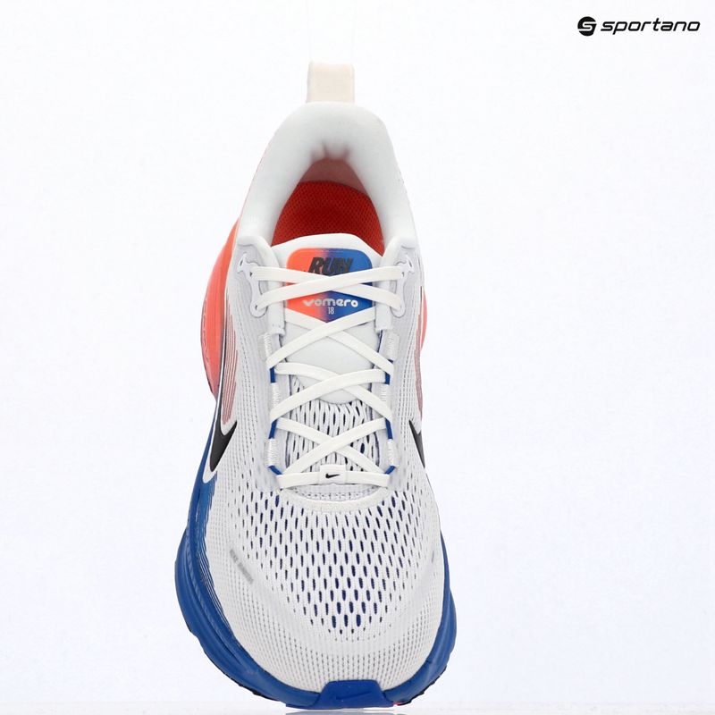 Scarpe da corsa uomo Nike Vomero 18 white/racer blue/atomic pink/black 17