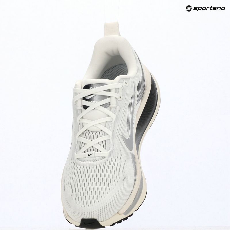 Scarpe da corsa donna Nike Vomero 18 summit white/sail/metallic silver 16
