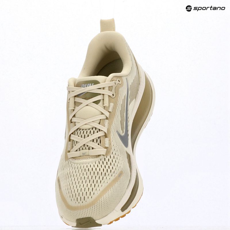 Scarpe da corsa uomo Nike Vomero 18 light khaki/desert khaki/metallic silver 15