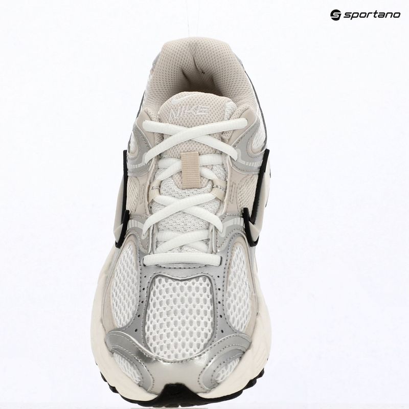 Scarpe da donna Nike V5 RNR summit white/sail/black/light orewood brown 10