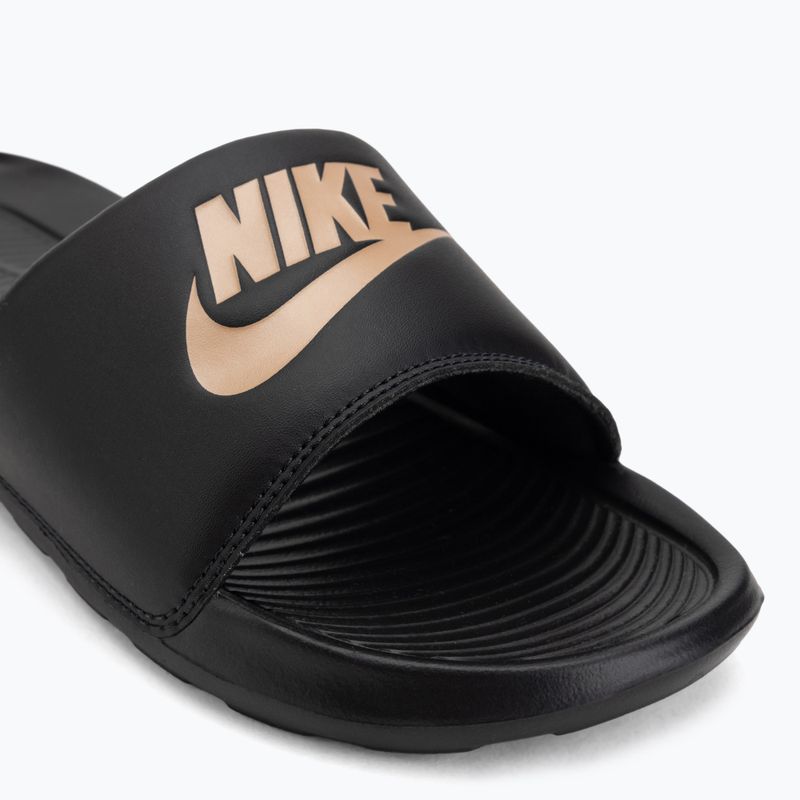 Ciabatte da donna Nike Victori One Slide black/black/metallic red bronze 7